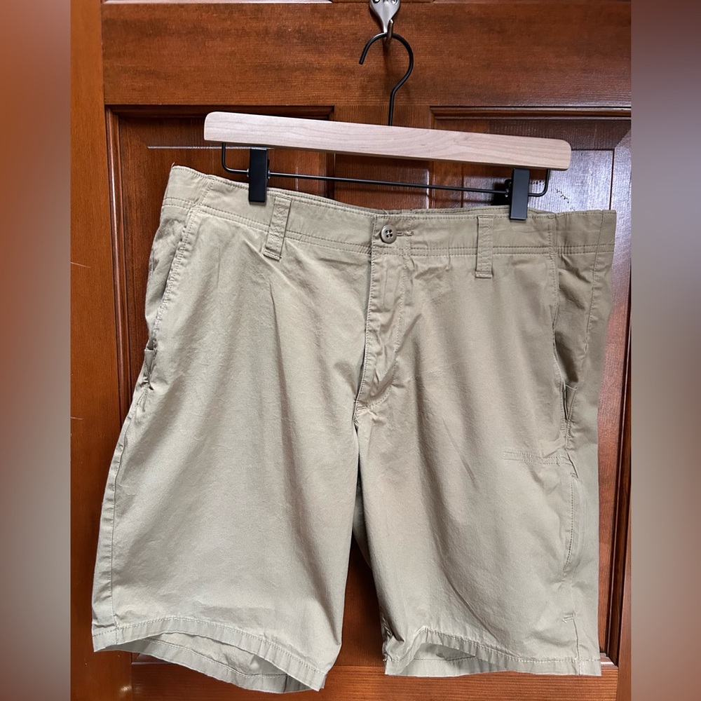 Dockers Men's Khaki Cargo Shorts - Picture 4 of 12